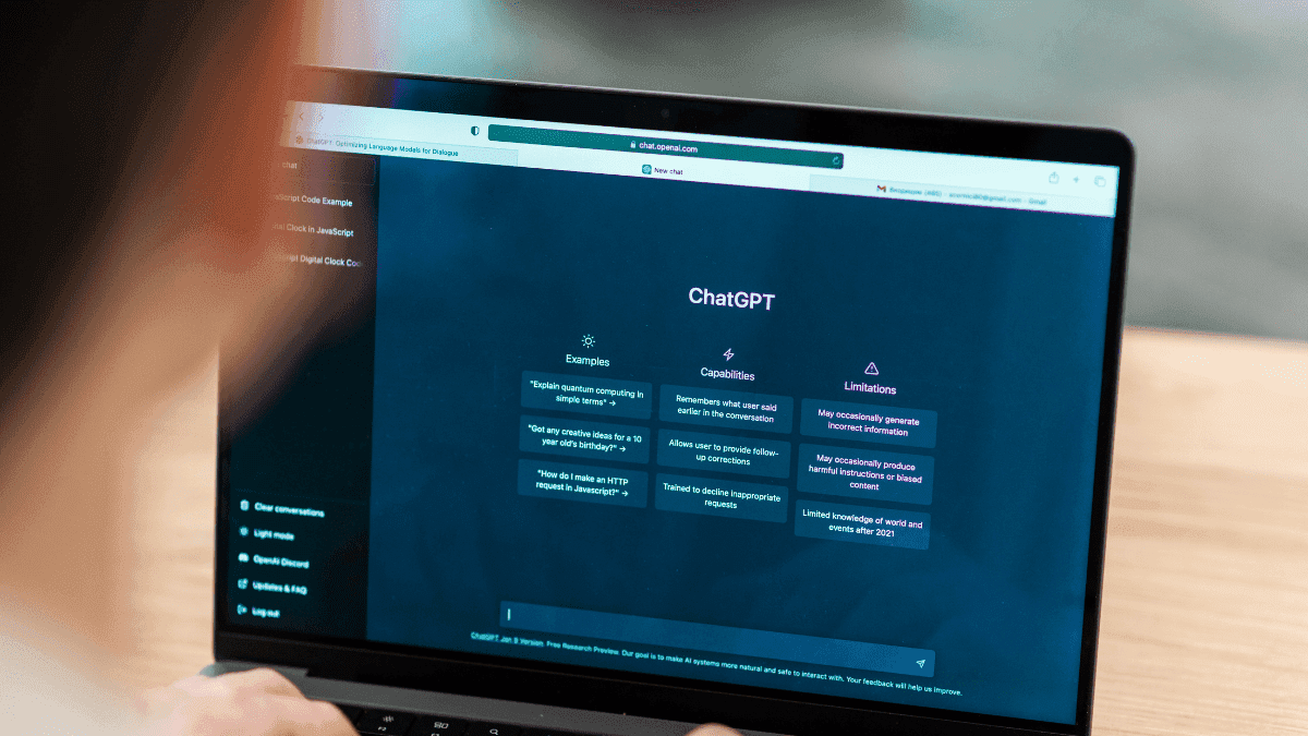 ChatGPT AI course creator interface - Generating a professional online course outline step-by-step (2025 guide)